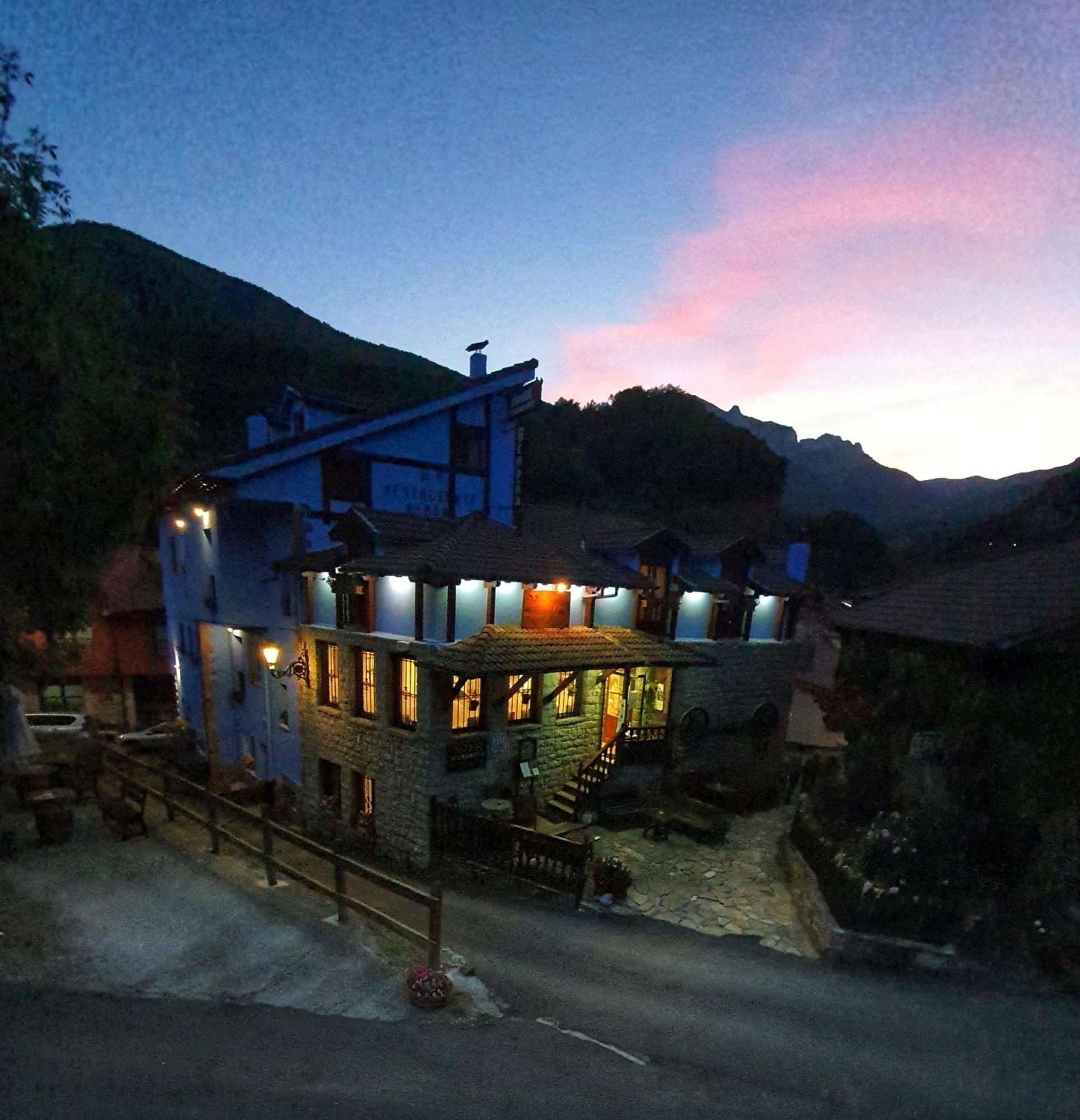Hostal Remona Espinama Extérieur photo